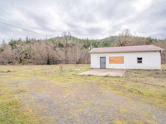 5th image of 10141 Redwood Hwy