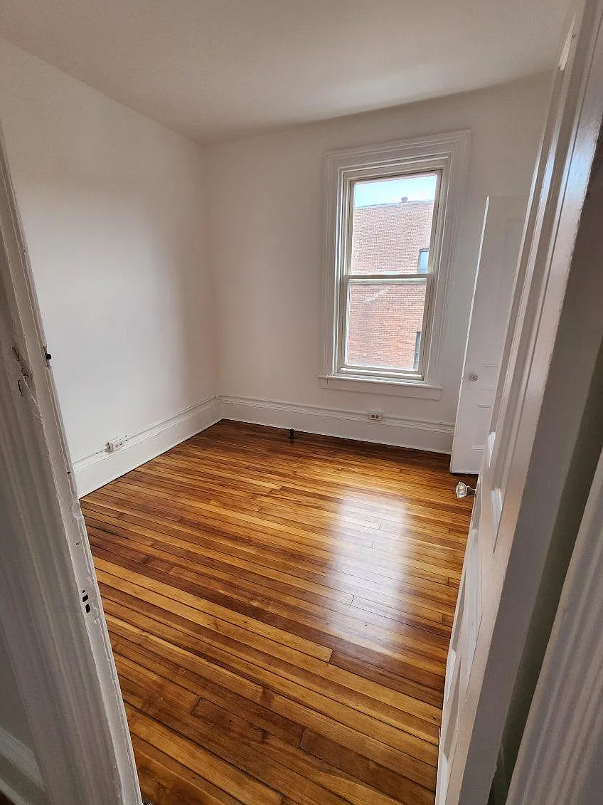 2 bed, 470 sqft, $2,050 — Photo 2