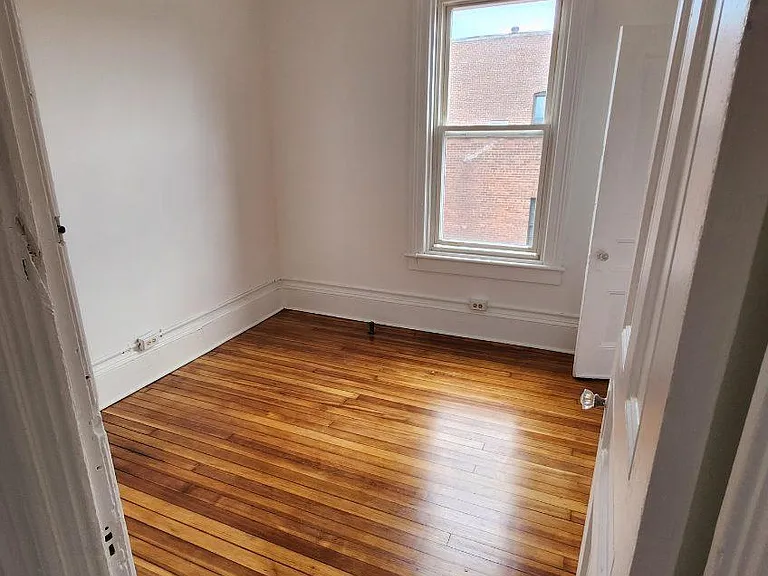 457 Main St #4 — Photo 2
