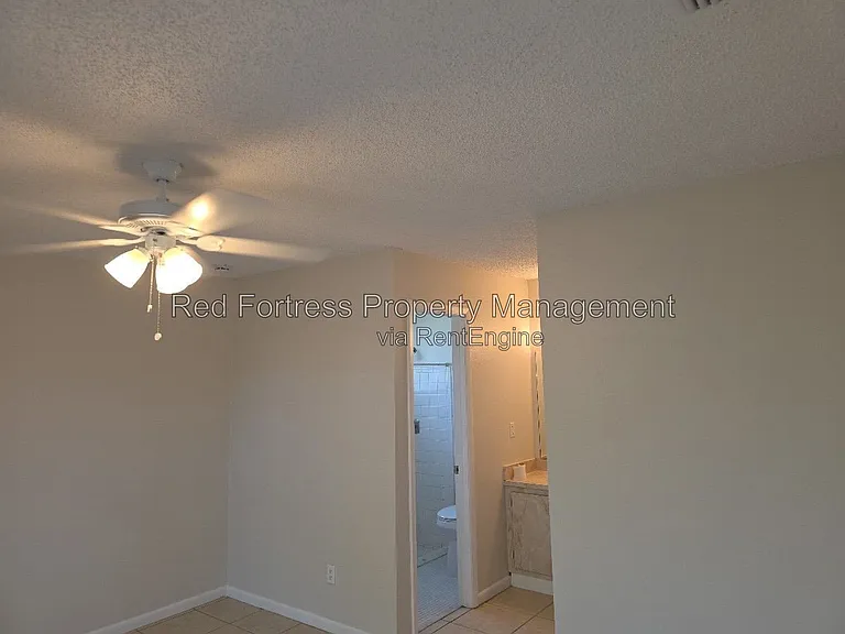 1049 Ridgeway Dr — Photo 6