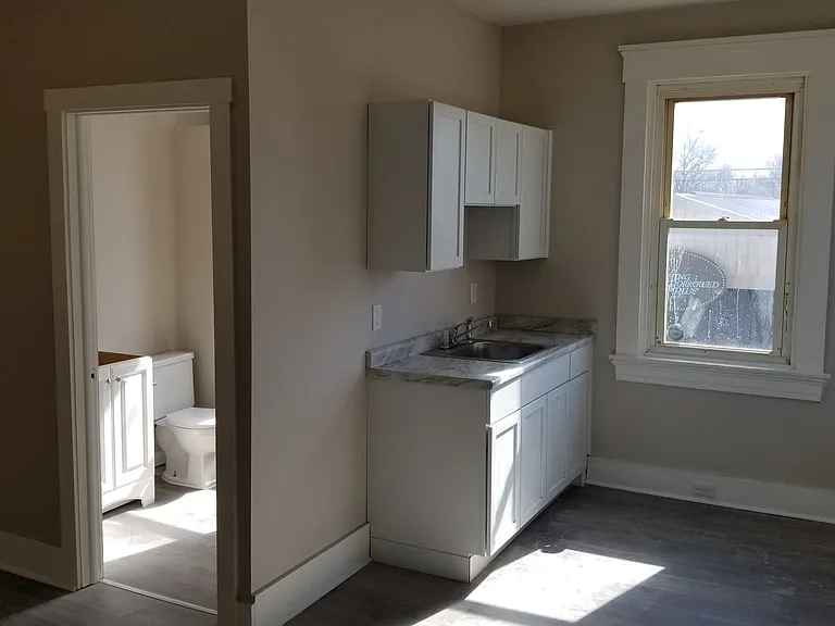 124 W Benson St #1 — Photo 4