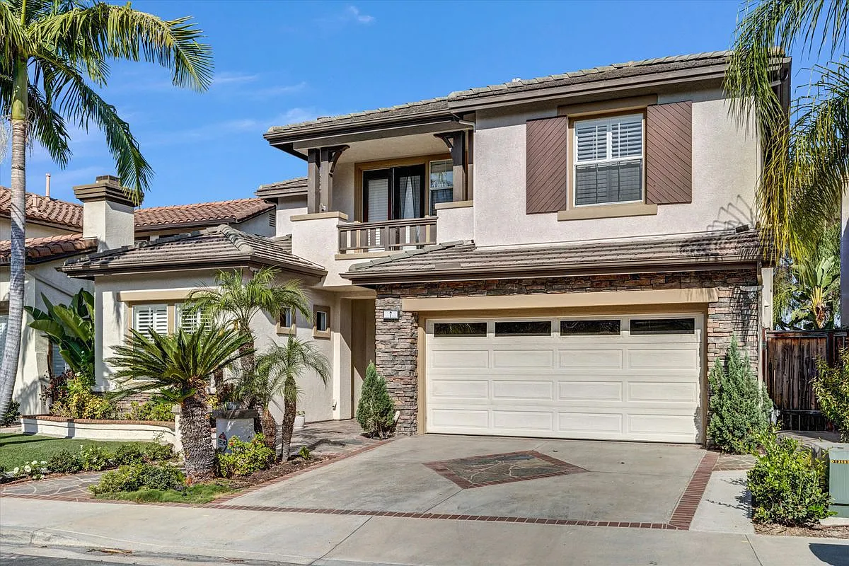 5 bed, 3.5 bath, 3119 sqft, $6,995 — Photo 2