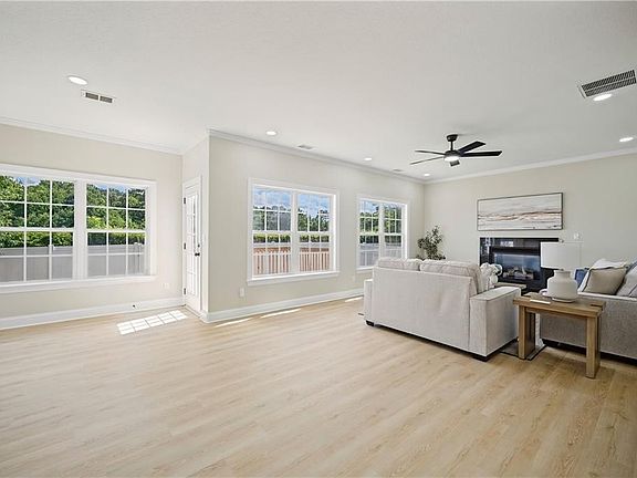 5th image of 1509 Drumheller Dr