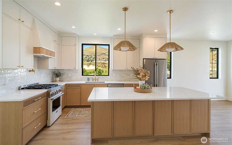 4th image of 203 Bluebell Court
