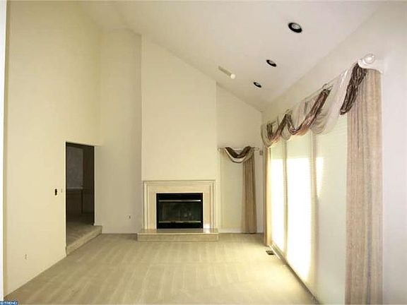 5th image of 34 Yorkshire Dr