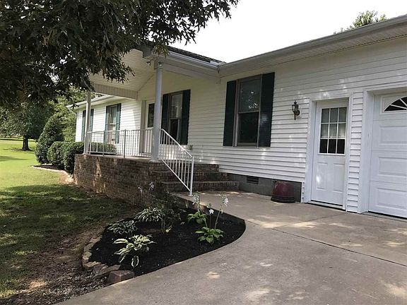 3rd image of 21 Shady Brook Ln