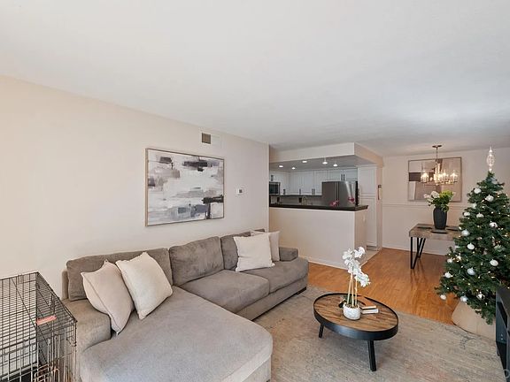 5th image of 1564 Tanglewood Ln Unit 19