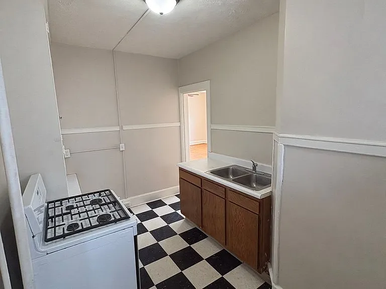 2464 Harney St — Photo 29