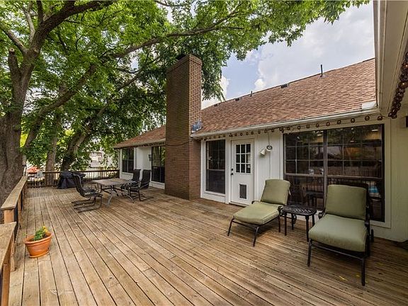5th image of 2406 E Camelot Pl