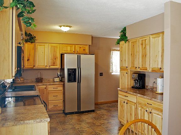 3rd image of 1562 Anglewood Dr