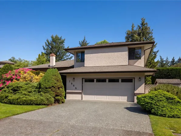 1986 Wenman Dr, Saanich, BC V8N 2P8