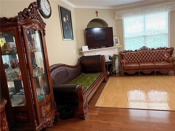 3rd image of 1958 Woodland Park Cir