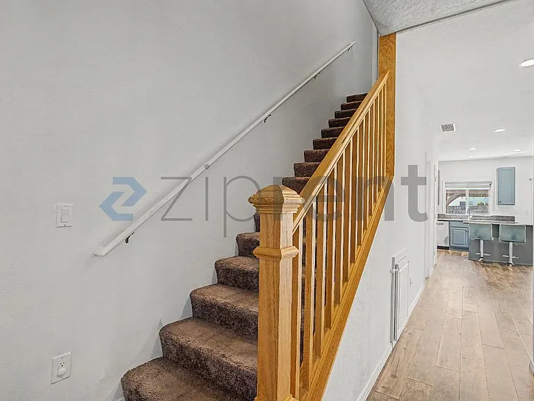 6674 SE Lois St — Photo 5