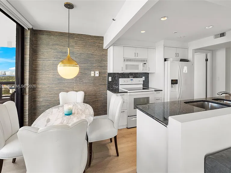 2555 Collins Ave #2014 — Photo 19