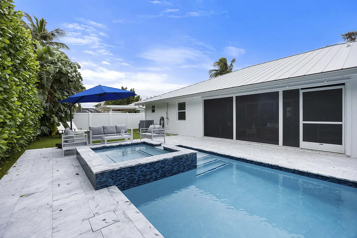 Building Photo - 52 Pinehill Trl E