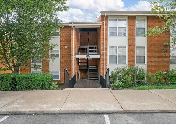 1968 Greenglen Dr APT 102, Saint Louis, MO 63122