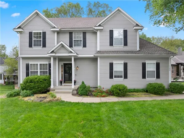 1102 N 2nd St, Louisburg, KS 66053