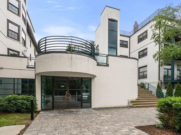 227 Summit Ave APT W205, Brookline, MA 02446