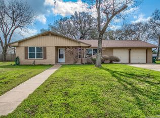 112 Forrest Dr, La Vernia, TX 78121