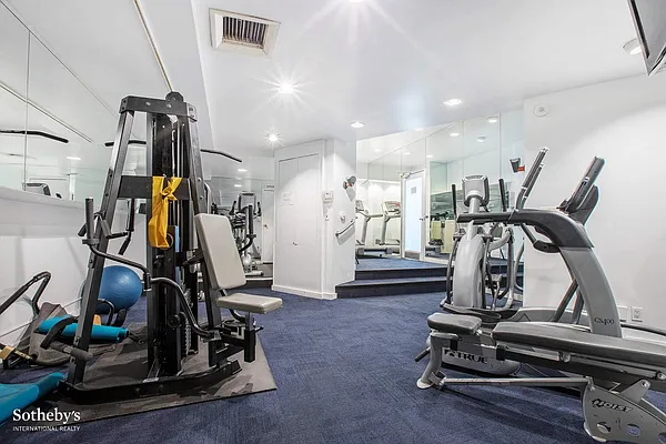 Sold by Sotheby's International Realty | media 25