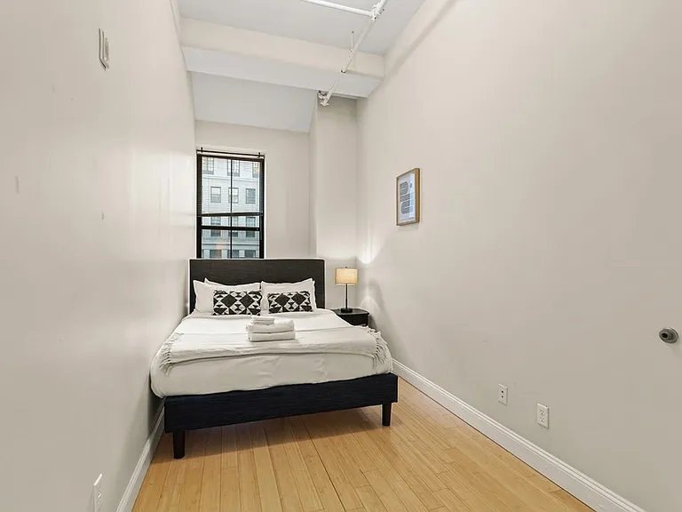 37 Temple Pl #401 — Photo 7
