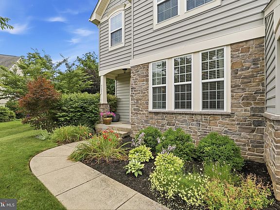 4th image of 1006 Briarfield Ct