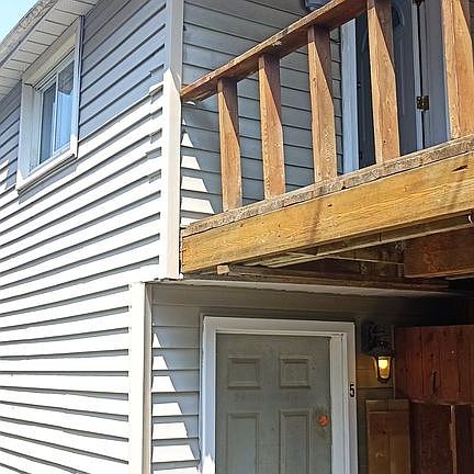 2nd image of 240 Albert St W