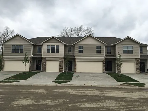 1402 NE Mary Ct Photo 1