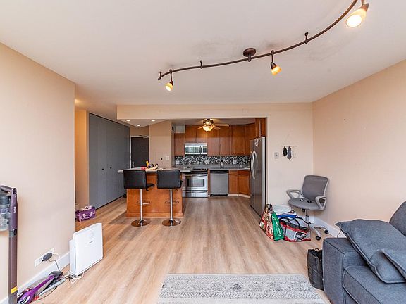 5th image of 3930 N Pine Grove Ave #300