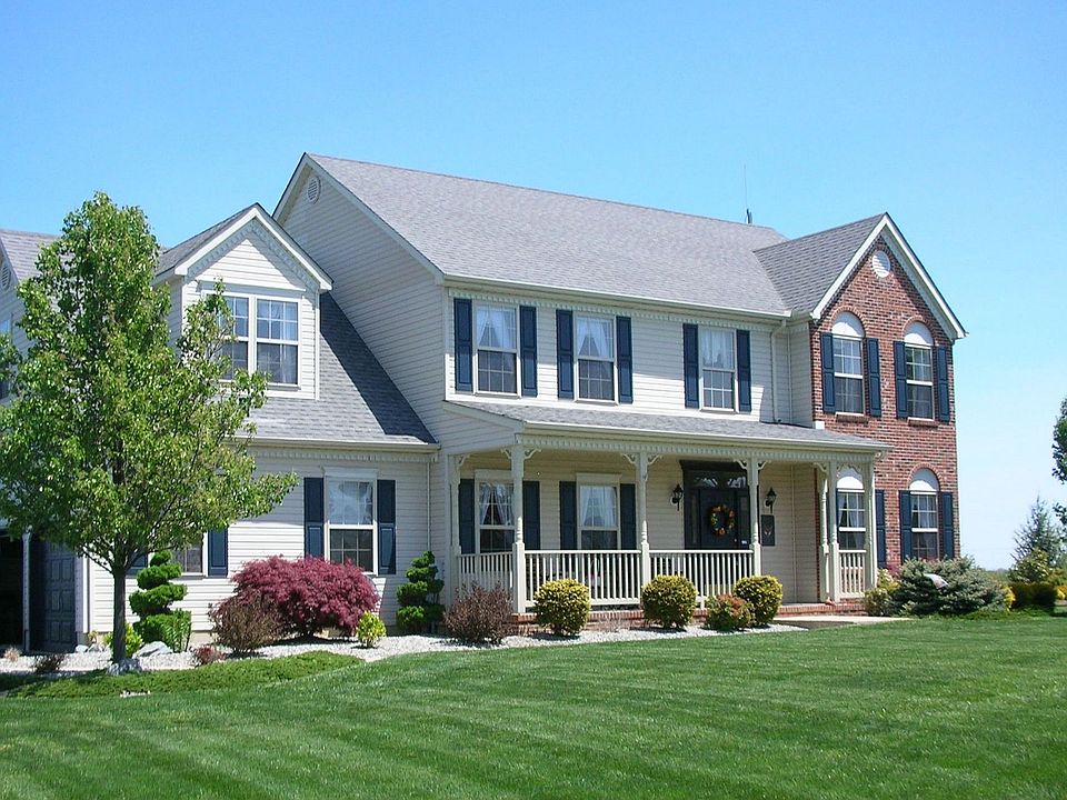 1st image of 126 Colonel Clayton Dr
