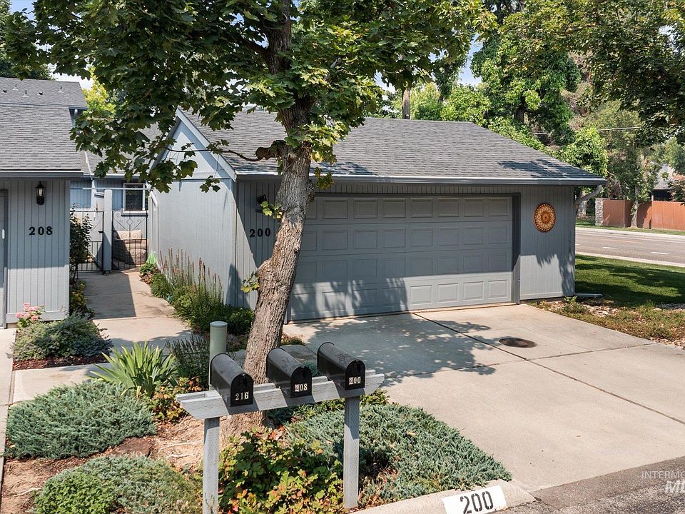 1st image of 200 W Redfish Ln