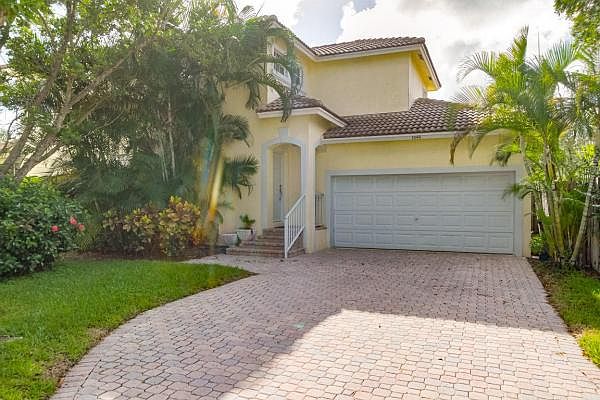 Home For Sale In Wellington Lakes