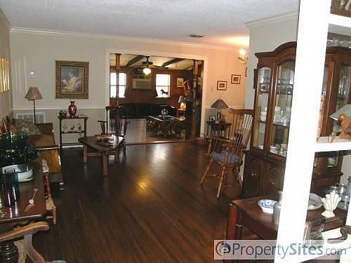2nd image of 4045 Woodshire St