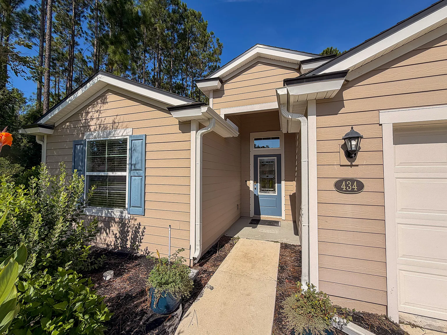 4 bed, 2346 sqft, $2,895 — Photo 3