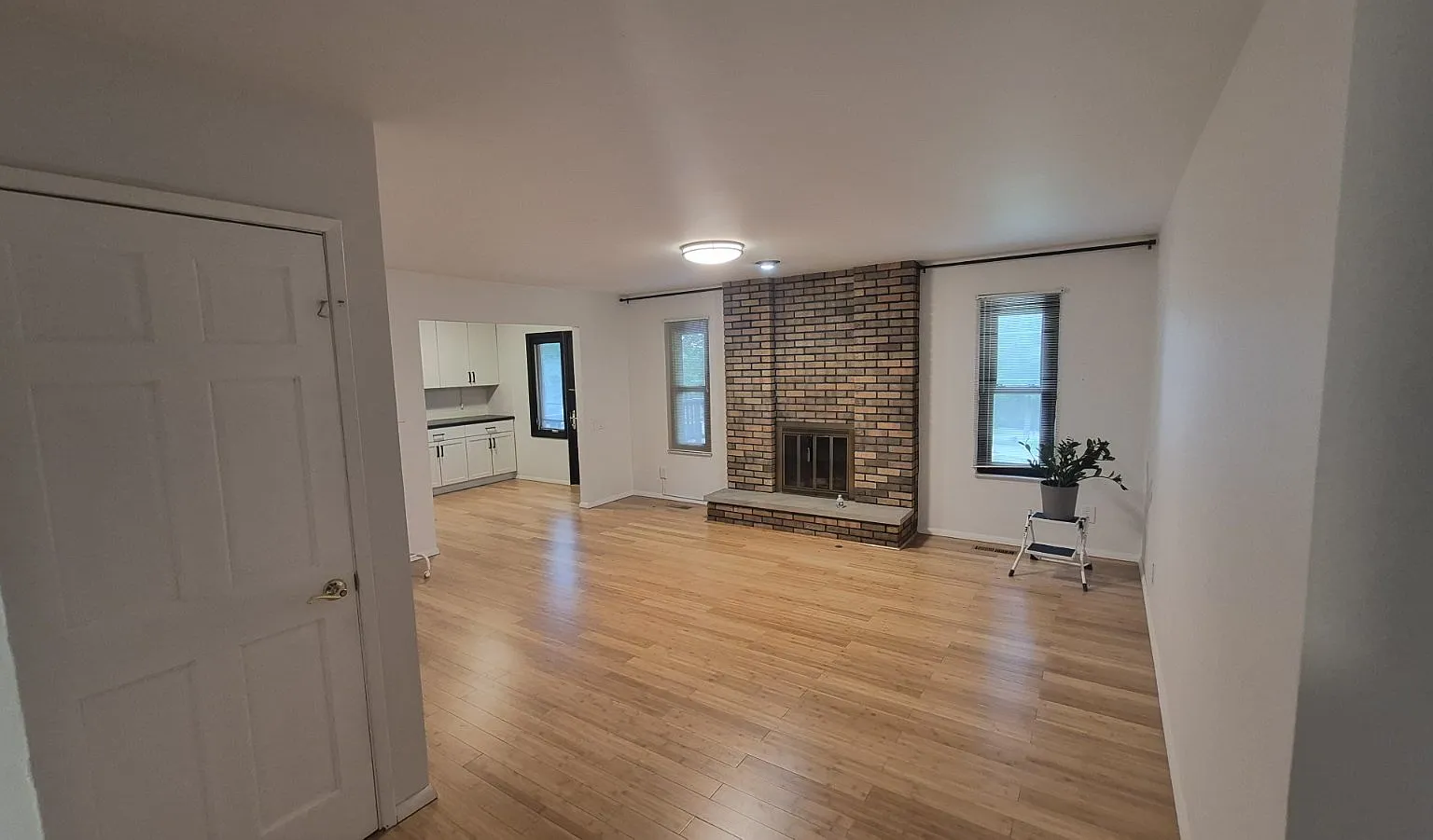 4 bed, 2.5 bath, 2065 sqft, $3,000 — Photo 2