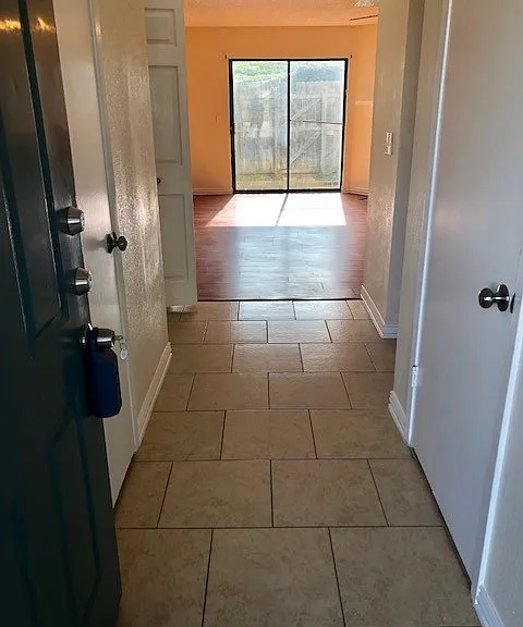 738 W Collins St — Photo 2