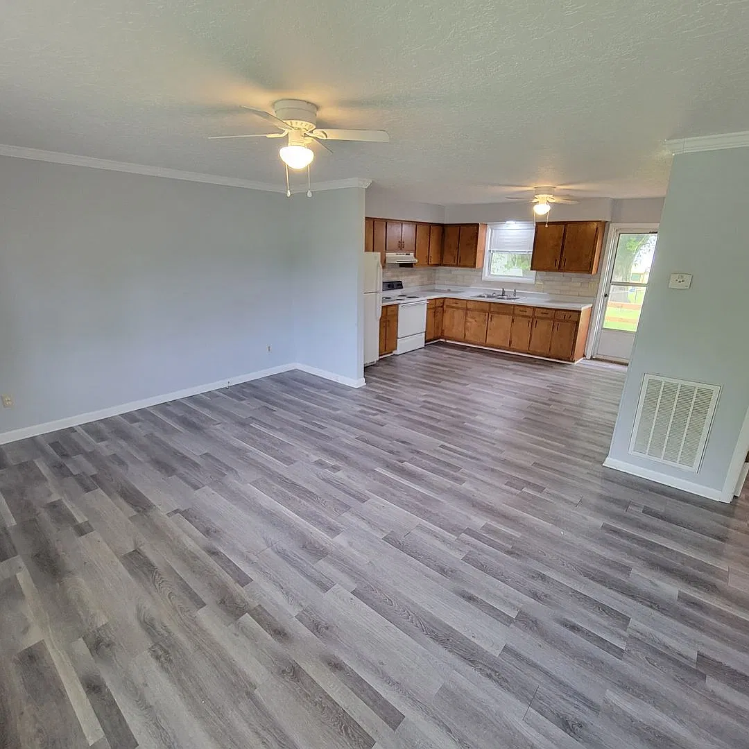 105 Knowles Street — Photo 2