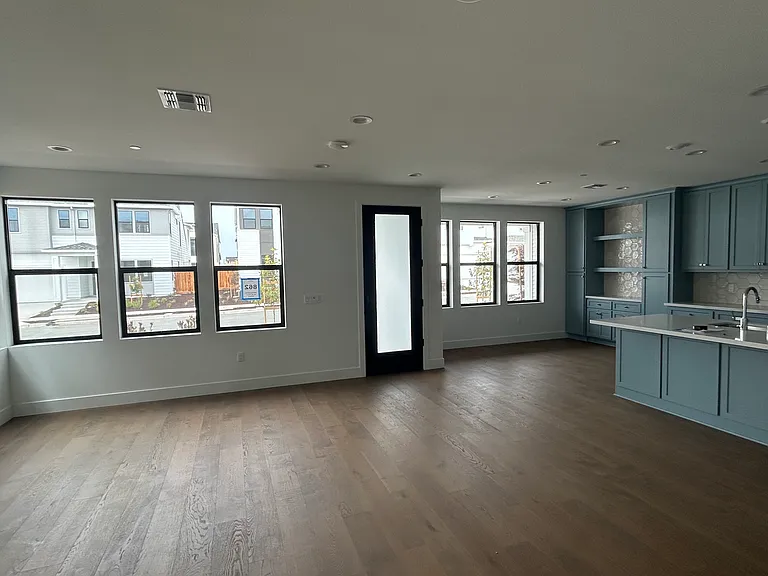 2320 Bayside Ave — Photo 8