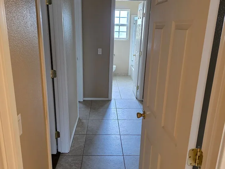 1442 W Valencia Dr — Photo 15