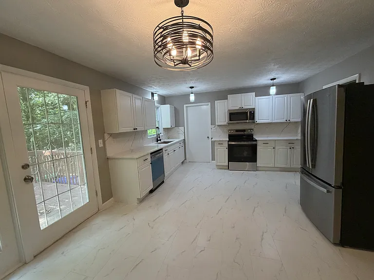 595 Sheppard Rd — Photo 4