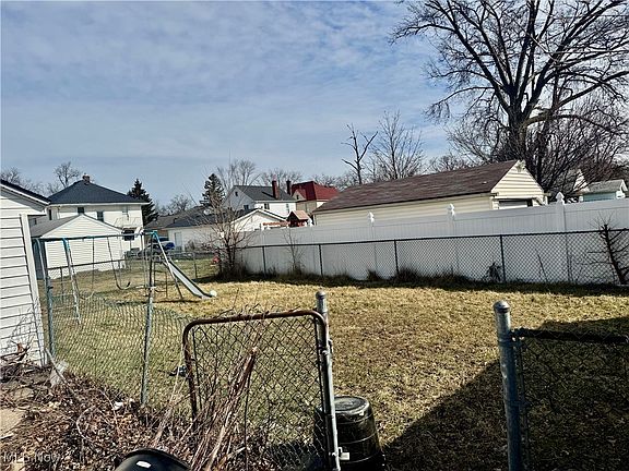 4th image of 930 W 30th St
