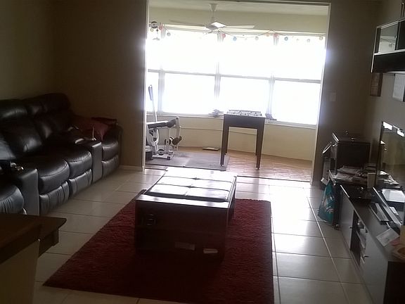 4th image of 1100 NE 191st St APT E43
