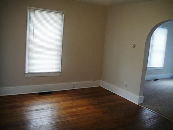 4th image of 25 Burton Ave