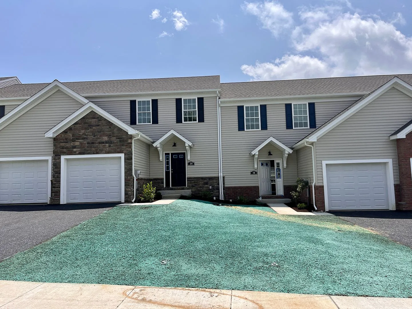 1Riverview Townhomes — Photo 4