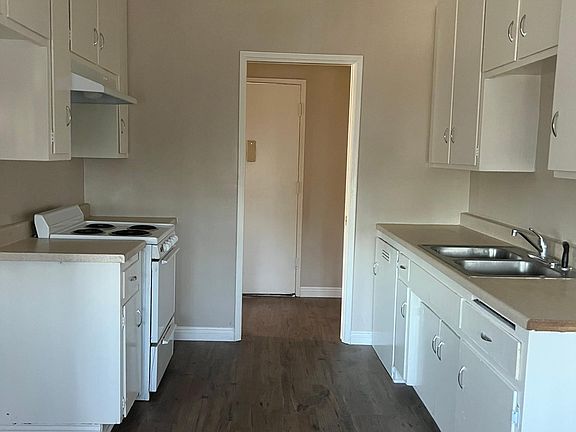 4th image of 11413 Oxnard St APT 12A