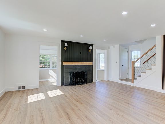 4th image of 6019 Amherst Ave