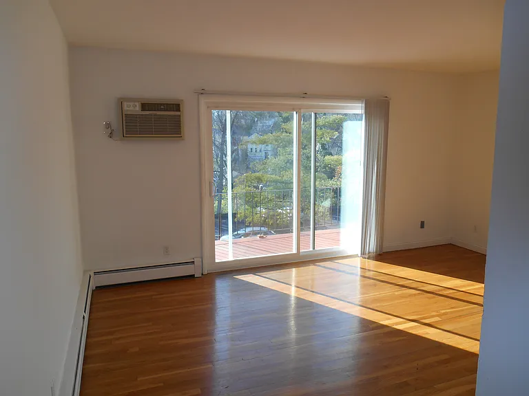 Stein Apartments — Photo 8