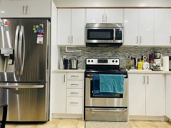 3rd image of 10 Shiraz Dr