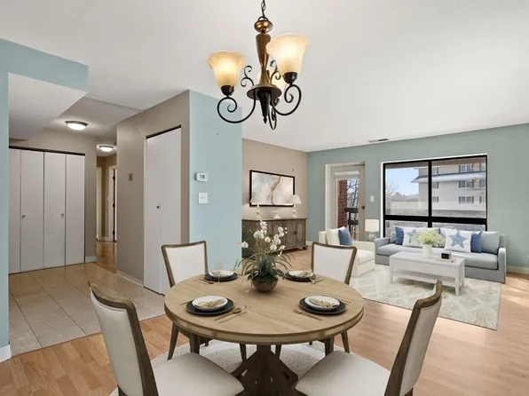 4 Summit Dr APT 419, Reading, MA 01867