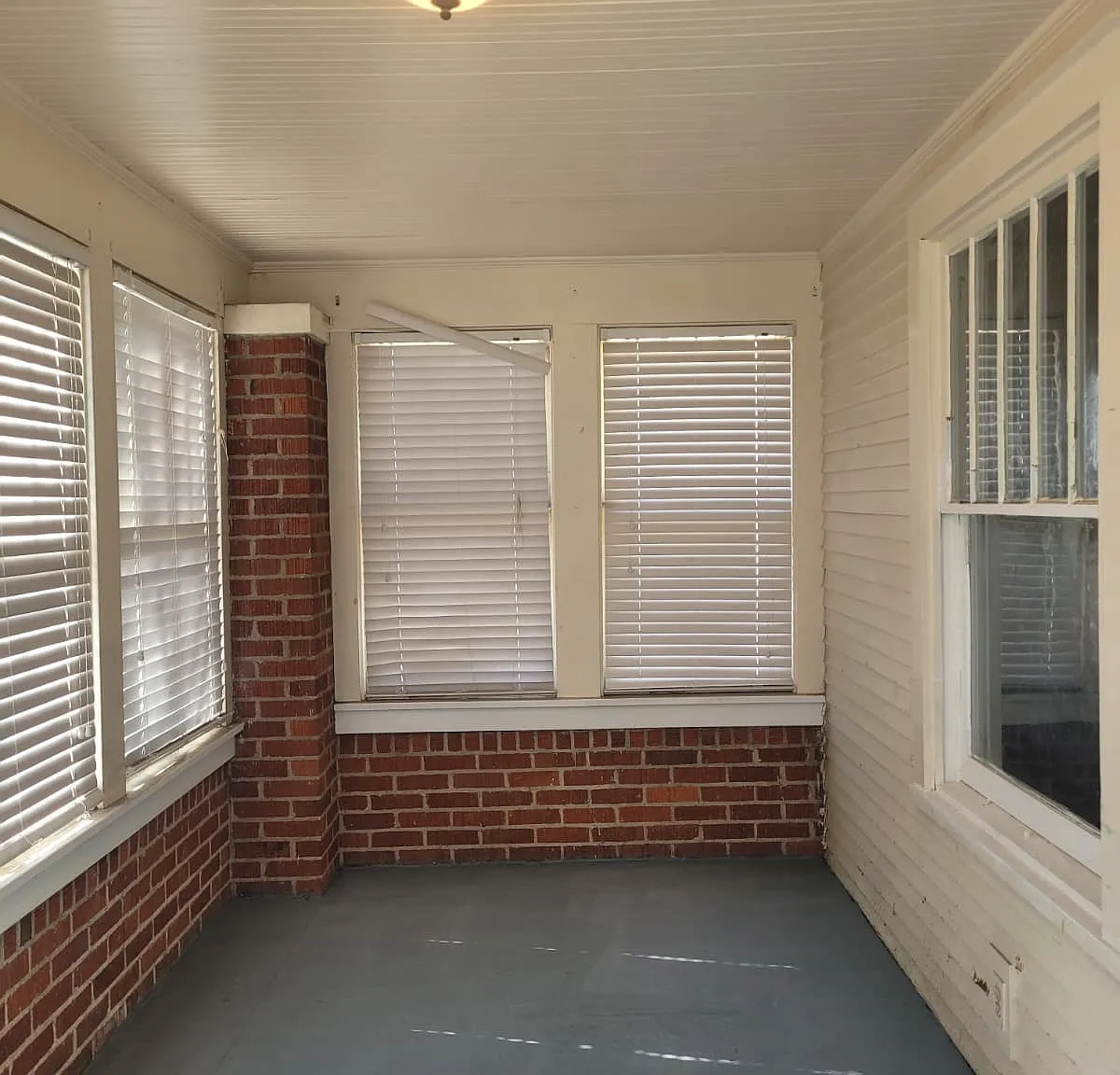 3 bed, 1000 sqft, $1,575 — Photo 2